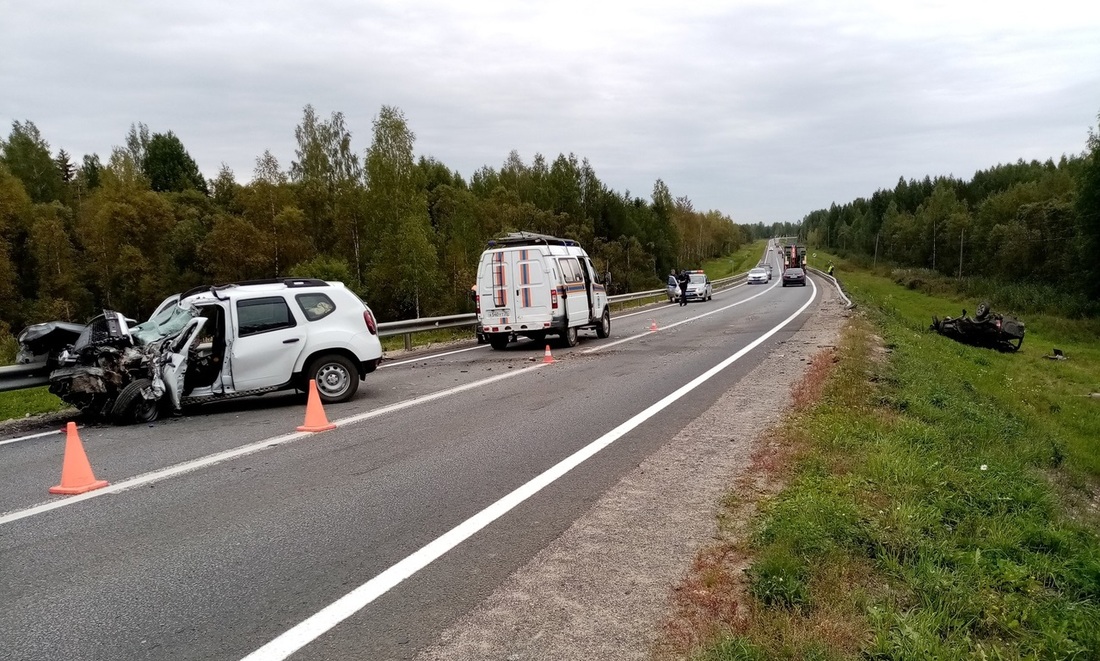 Трёх человек госпитализировали в результате аварии в Кирилловском районе