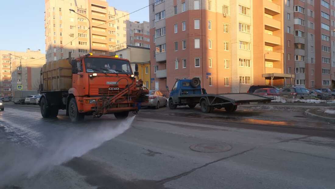 В Вологде началась обработка улиц реагентами