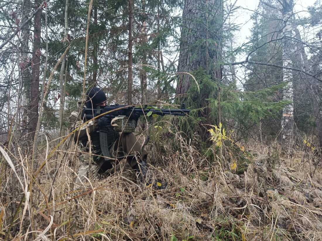 Бойцы череповецкого ОМОНа задержали вооруженных преступников в лесу: учения