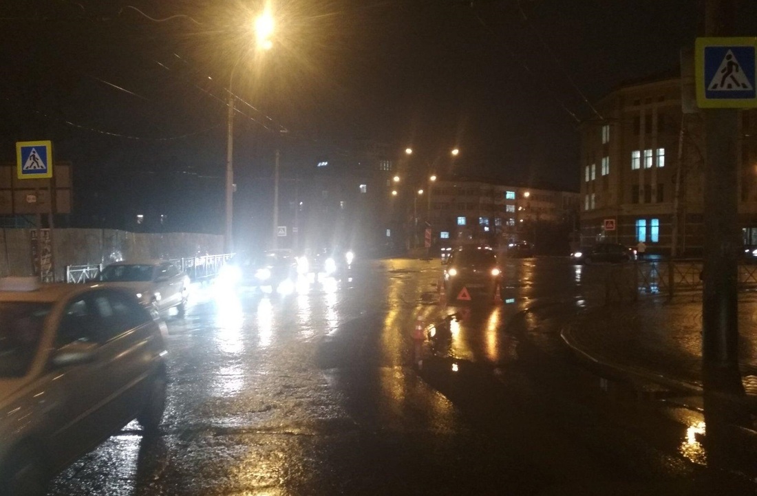 Мужчина попал под колёса иномарки в центре Вологды