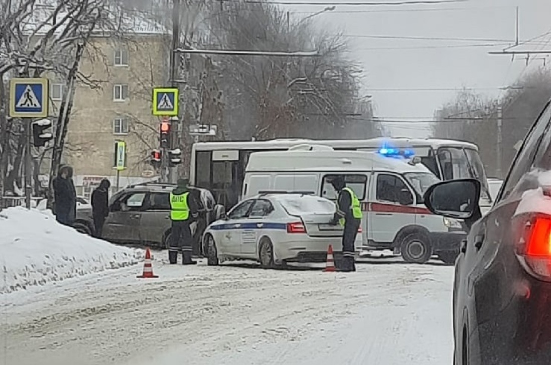 56-летняя вологжанка пострадала в ДТП с автобусом и «Нивой»