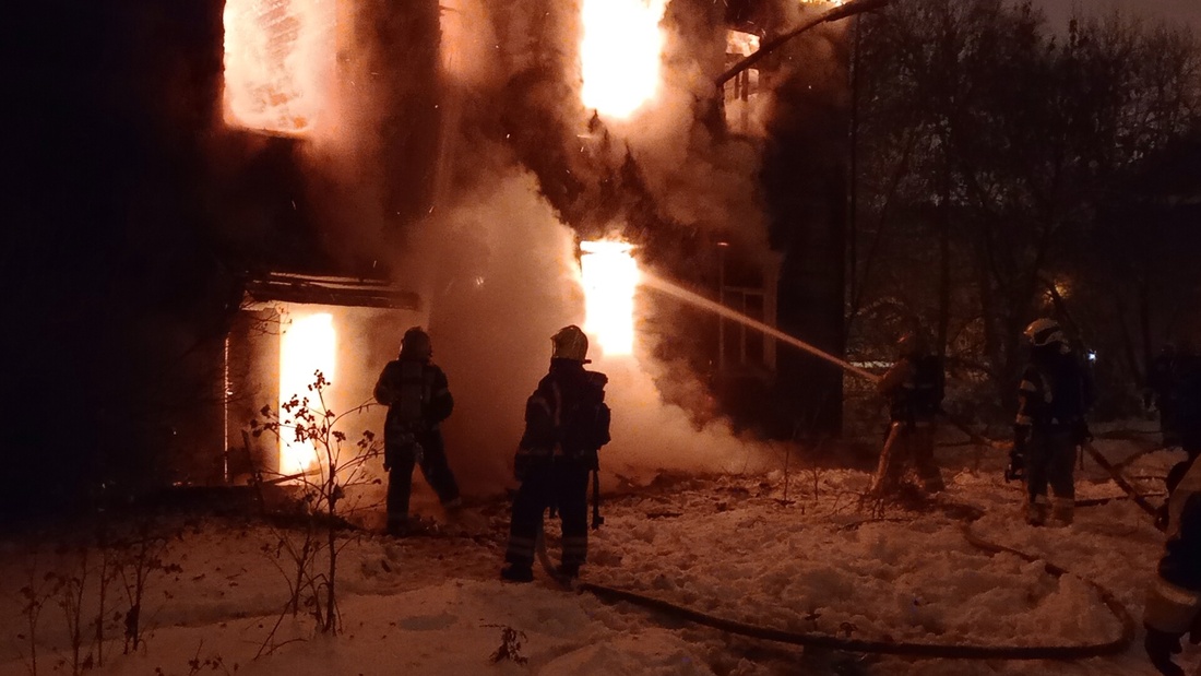 Неизвестный мужчина погиб в разрушительном пожаре в Вологде
