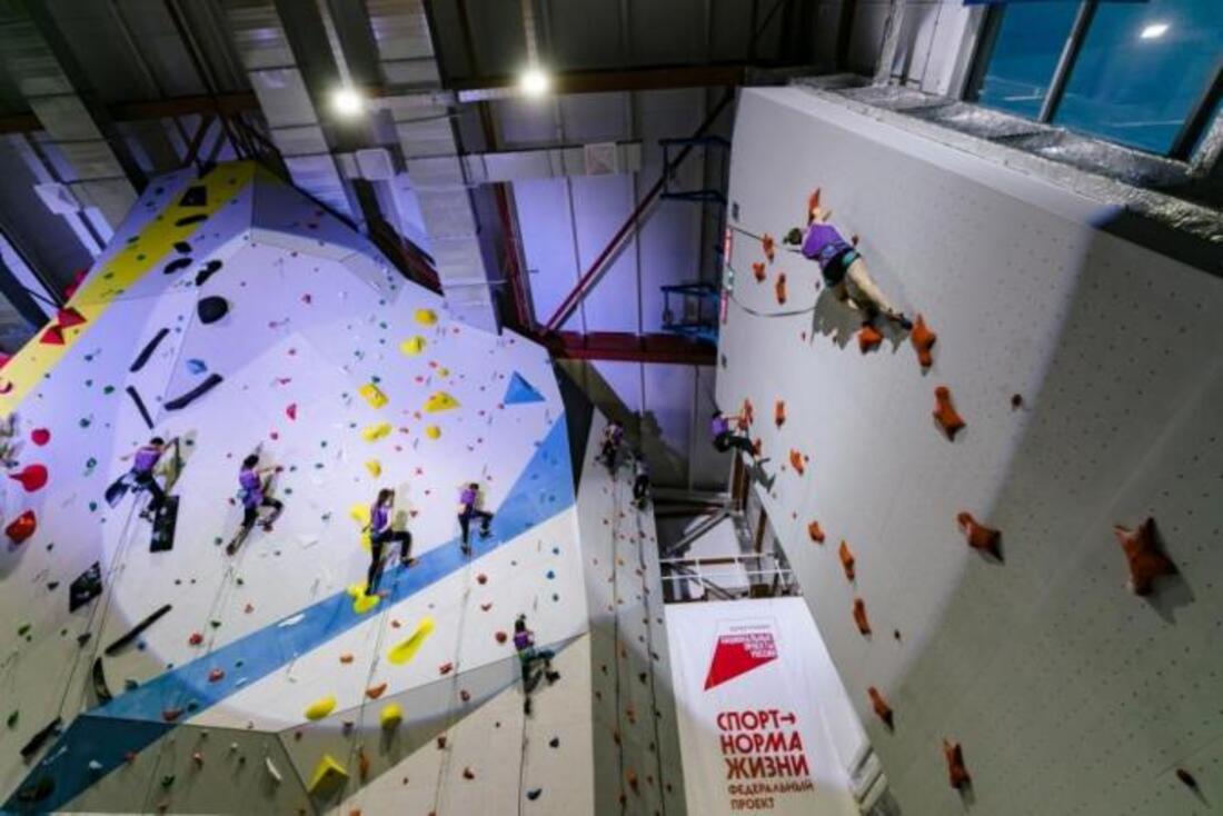 Сразу 8 медалей завоевали вологодские скалолазы на чемпионате СЗФО