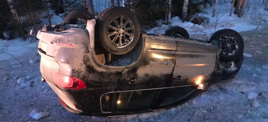 Внедорожник опрокинулся в кювет в Бабаевском районе: есть пострадавшие