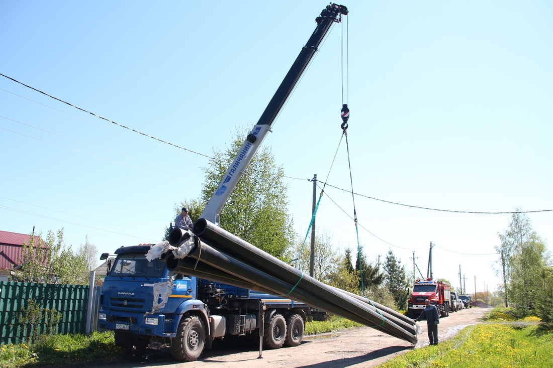 Поврежденную газовую трубу начали восстанавливать в поселке Майский