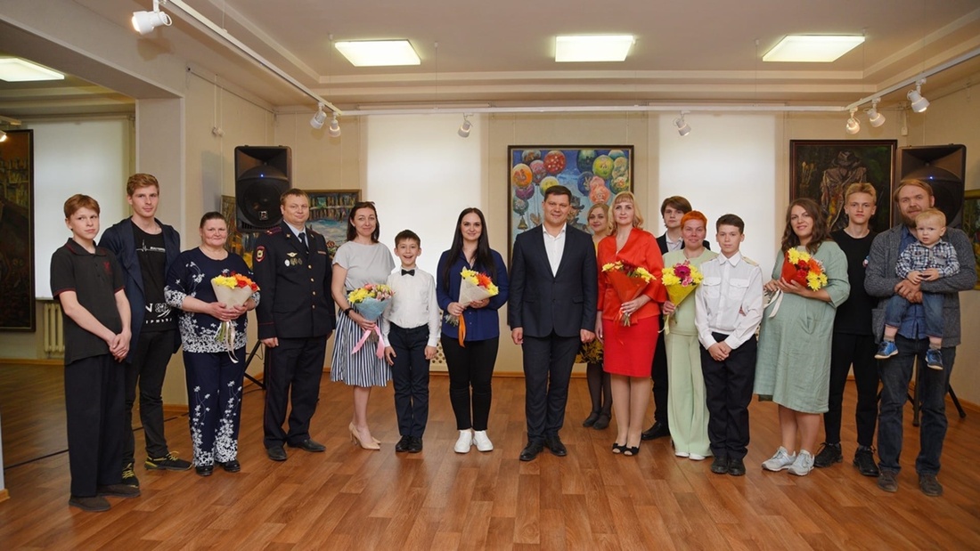 Шесть многодетных вологжанок удостоены медалей материнства