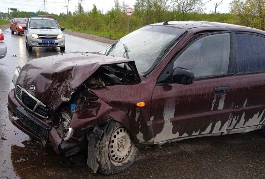 Две иномарки не поделили перекрёсток под Череповцом: есть пострадавшие