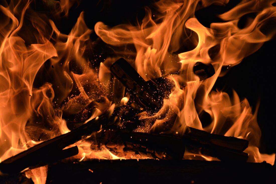 Малолетние пироманы спалили дом под Череповцом: 4 человека эвакуированы