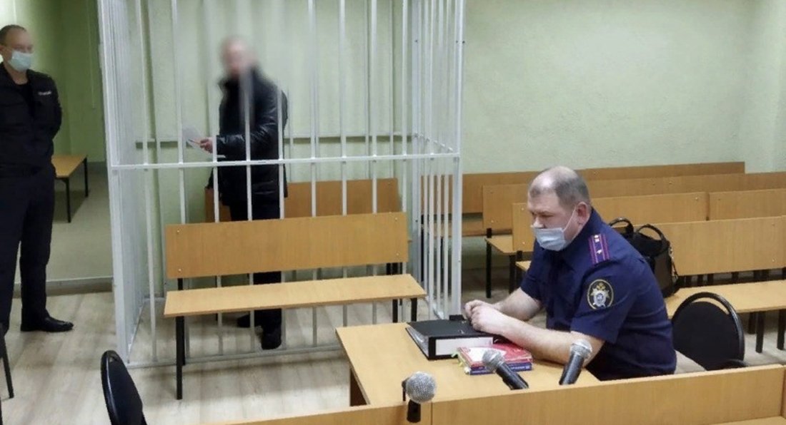 Мужчина расстрелял из ружья машину с людьми в Великоустюгском районе