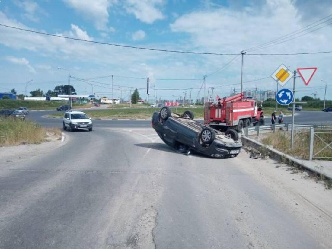 Два пенсионера попали в больницу из-за торопливого вологжанина на иномарке 