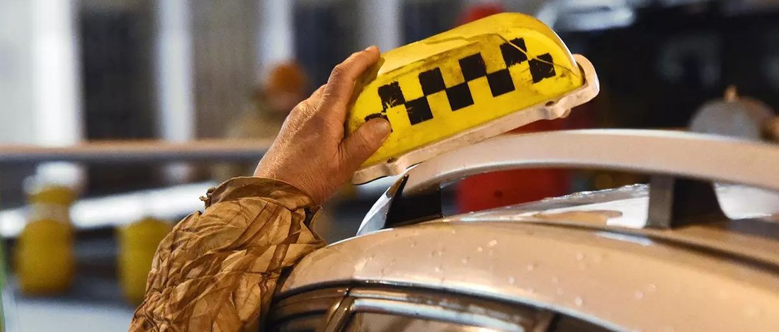 Таксист накинул удавку на своего пассажира и ограбил жертву Череповце