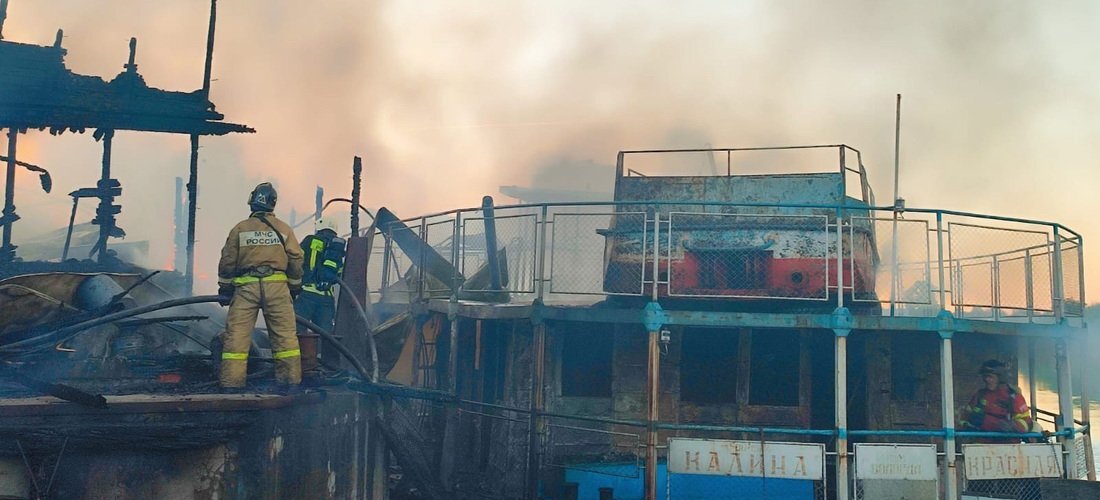 Поджигатель дебаркадера в Вологде останется под стражей еще на месяц