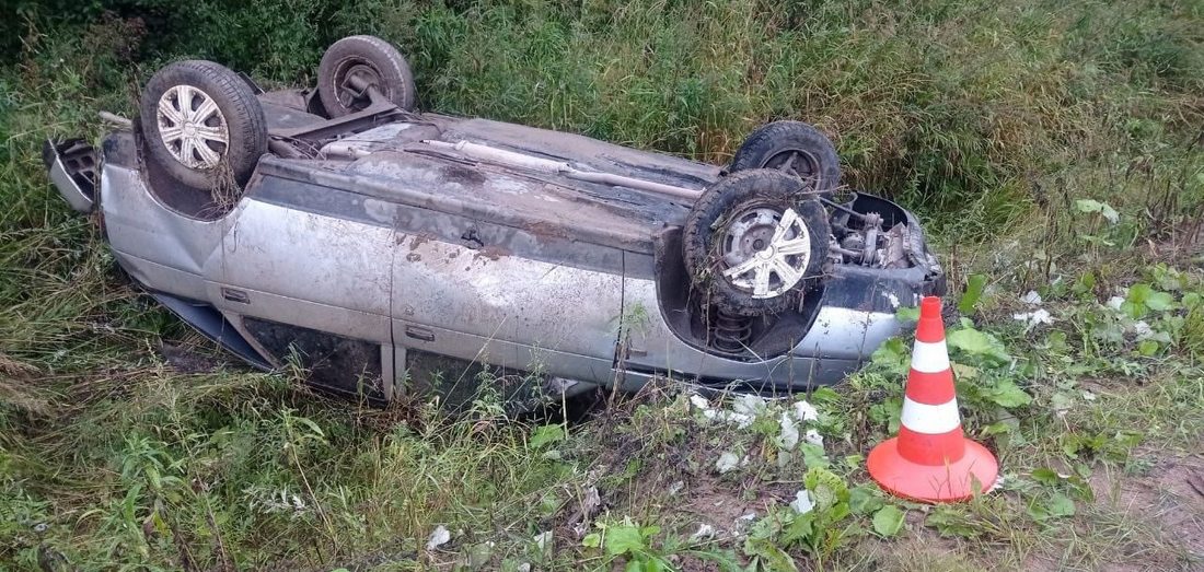 Три человека пострадали в автомобильной аварии под Великим Устюгом
