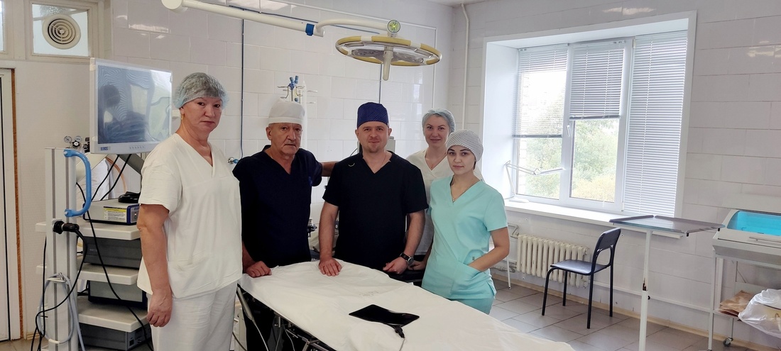 Ангелы в халатах: врачи вологодской больницы спасли пациента с ножевым ранением в сердце