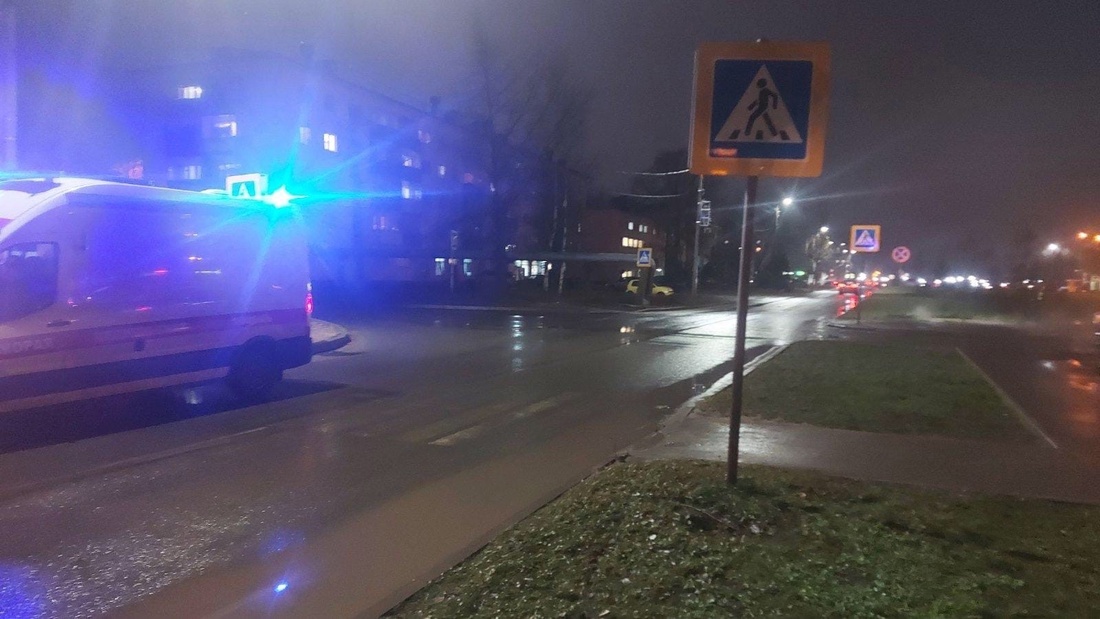 Молодая девушка попала под колёса иномарки в Соколе