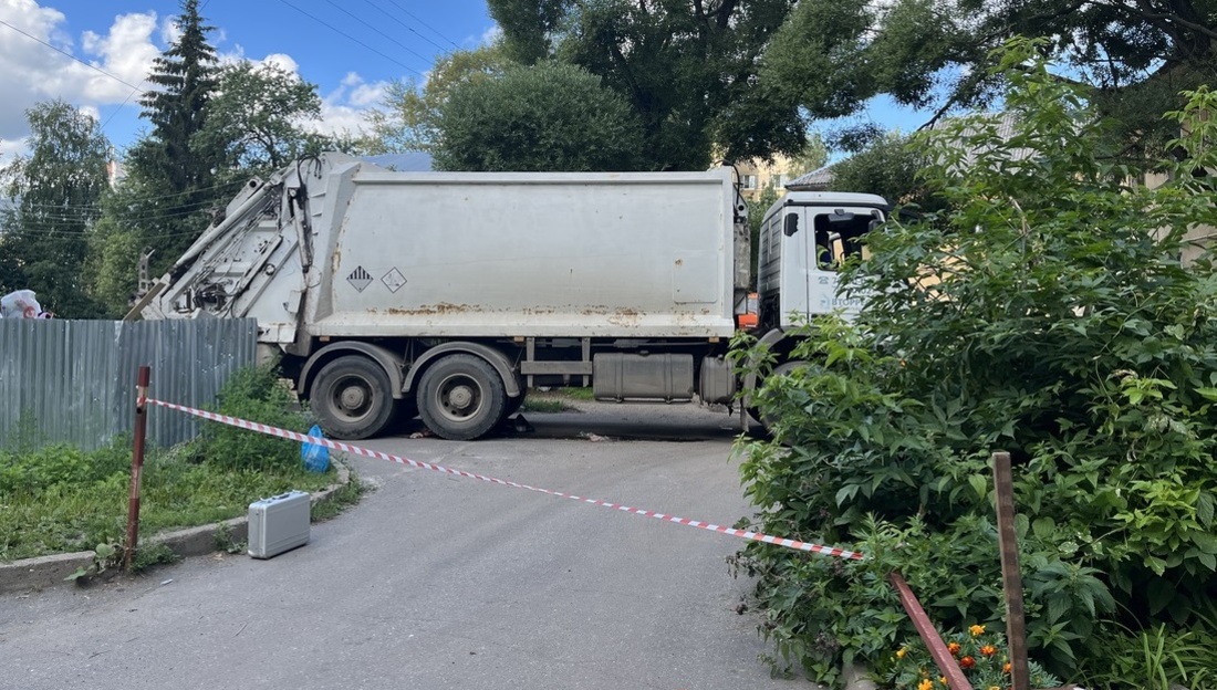 Водитель мусоровоза, задавивший пожилую вологжанку, предстанет перед судом 