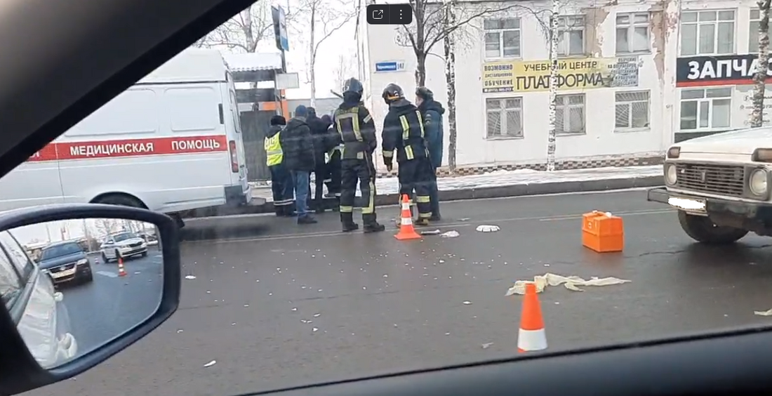 Торопливый водитель сбил на нерегулируемом переходе 2 пенсионеров в Вологде