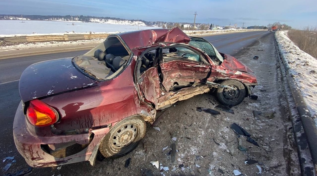 32-летняя женщина погибла в лобовой аварии под Великим Устюгом