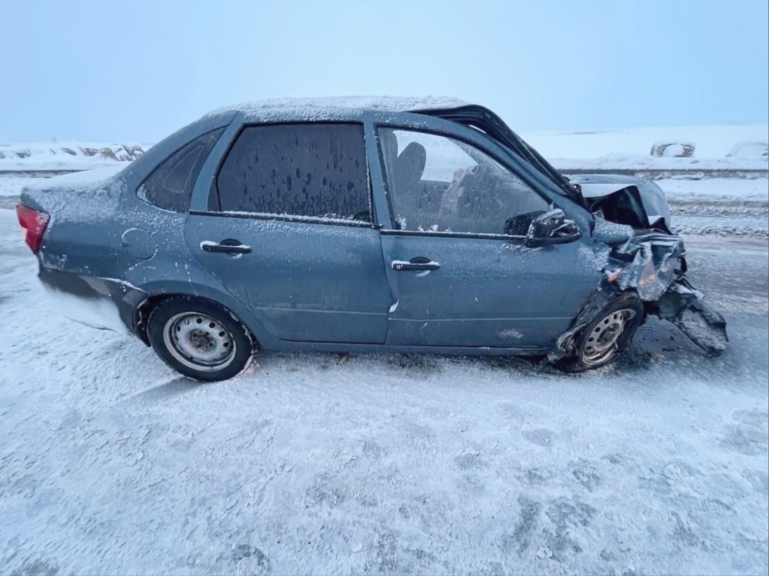 Годовалый ребёнок и двое взрослых попали в больницу после жёсткого ДТП под Вологдой