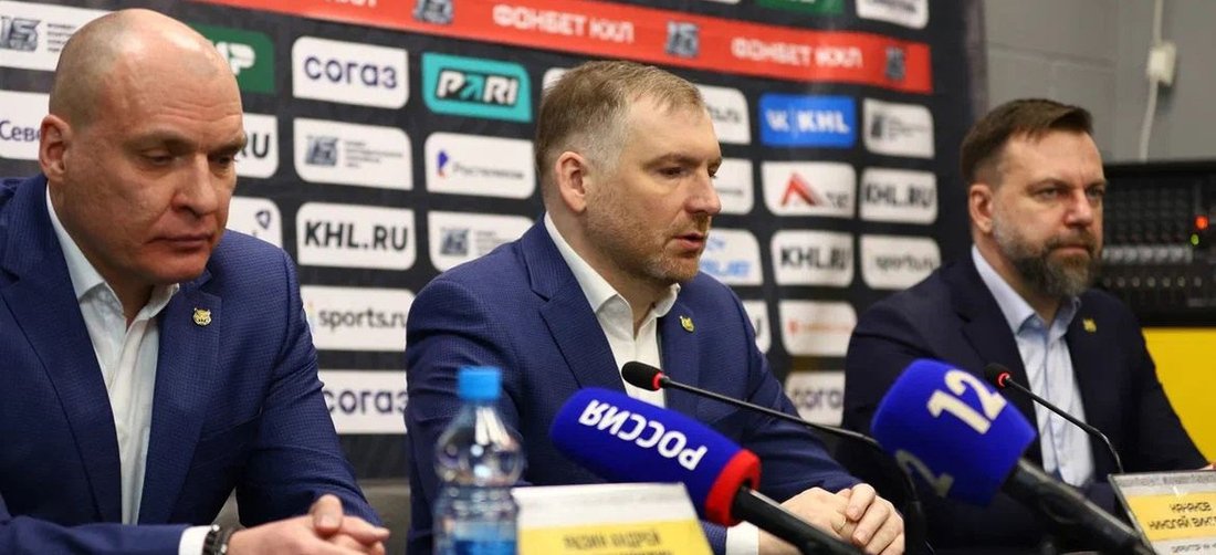 Хоккейная «Северсталь» активно приступила к поискам нового тренера