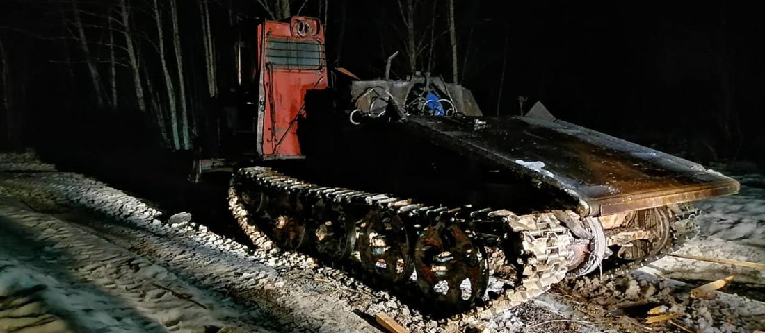 Гусеничный трактор переехал мужчину в Междуреченском округе