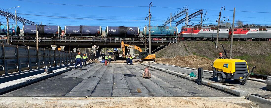 Движение для пешеходов по левой стороне моста через реку Шограш закроют в Вологде