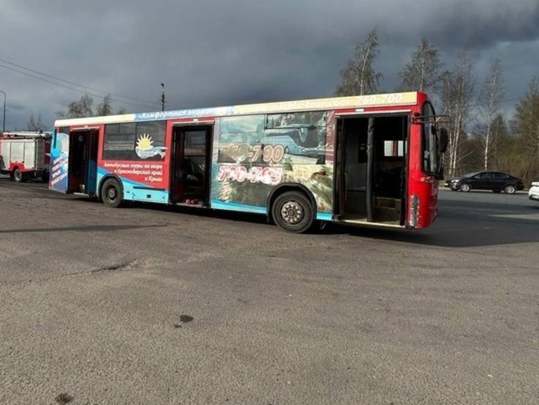 Маршрутный автобус загорелся на ходу в Вологде