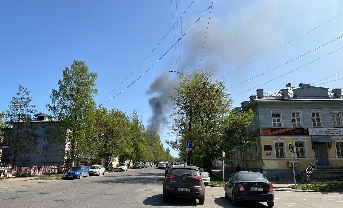 Склады текстильного комбината загорелись в Вологде