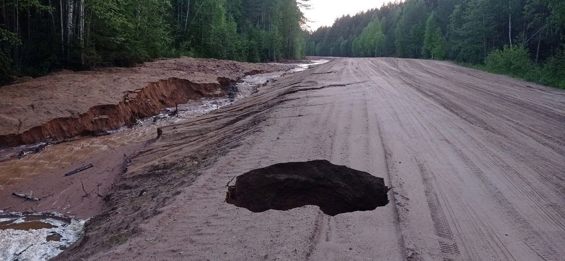 «Портал в другое измерение» появился на дороге Кичменгский Городок – Нижний Енангск