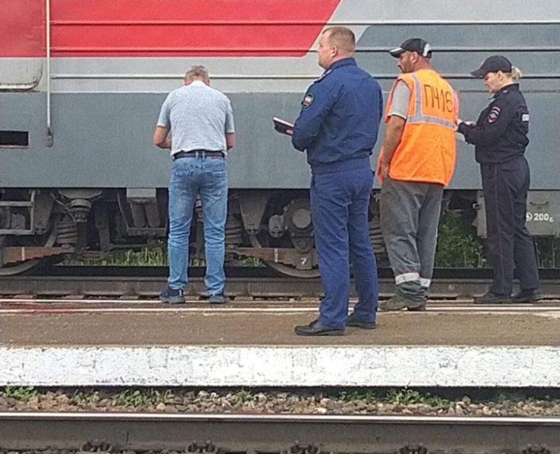 14-летний подросток получил серьёзные травмы, прокатившись на автосцепке вагонов под Шексной