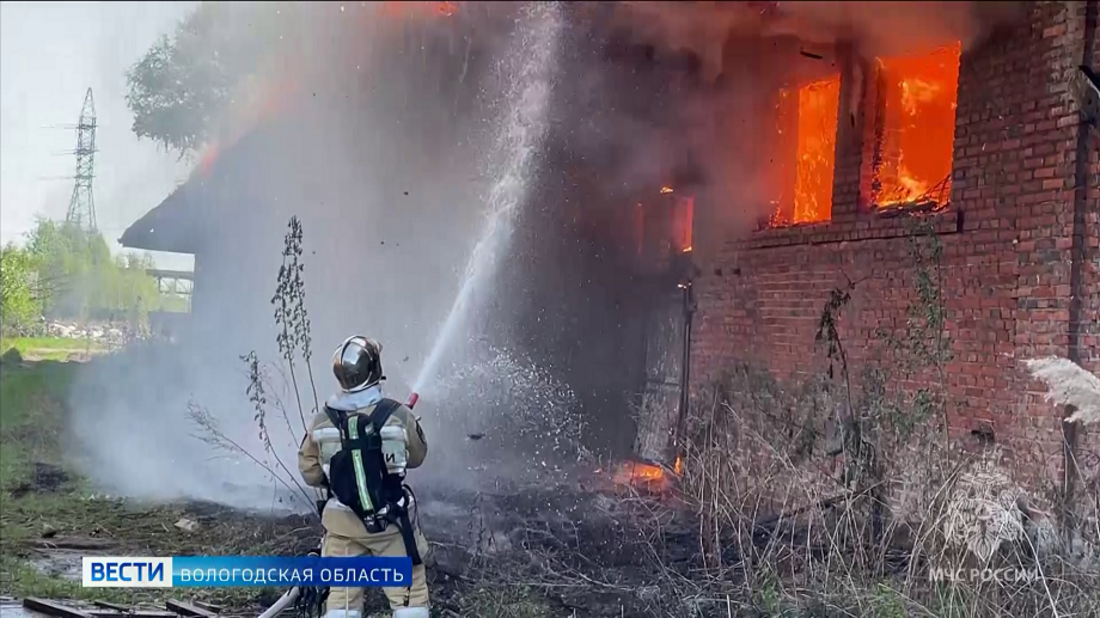 Пожилая женщина пострадала при пожаре на даче в Тотемском округе