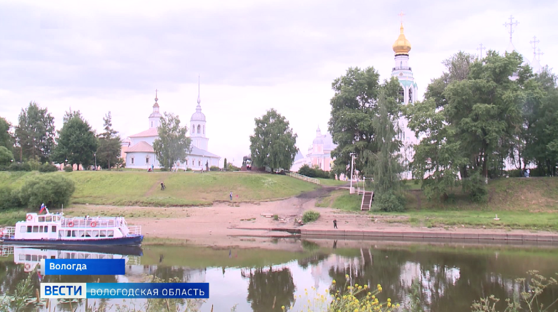 Теплоход и катамаран столкнулись у причала в Вологде