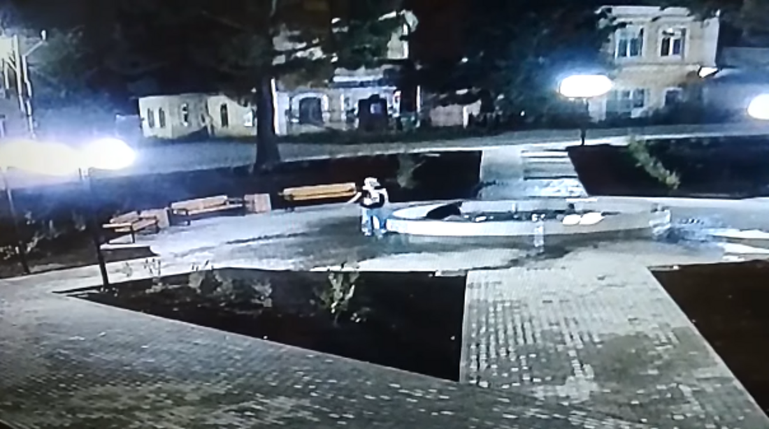 Вандалы сломали фонтан в канун Дня города в Тотьме