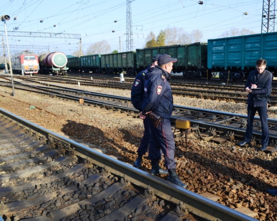 Ампутацией бедра закончилось баловство на железной дороге для подростка-зацепера под Шексной
