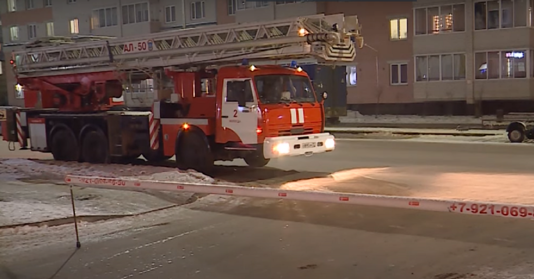 В Череповце спасателям пришлось вызволять запертого на балконе ребёнка 