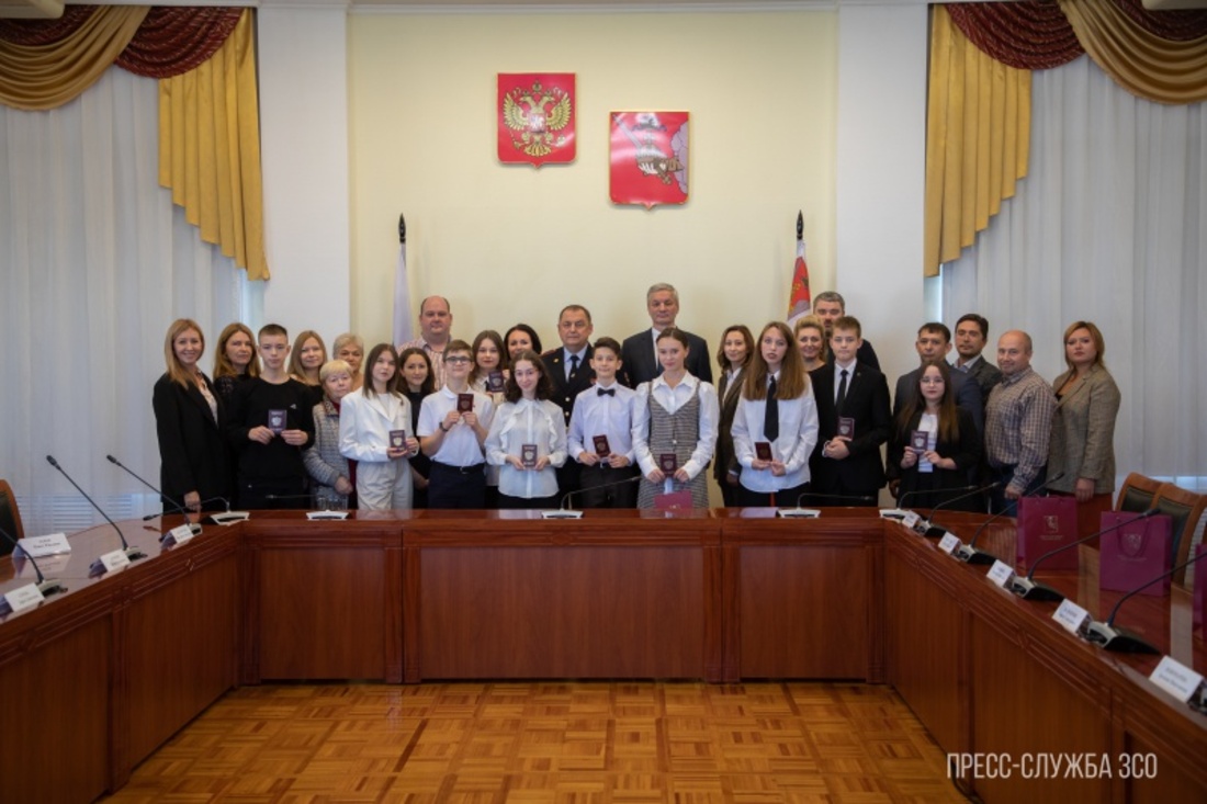 Юные вологжане получили первые в жизни паспорта