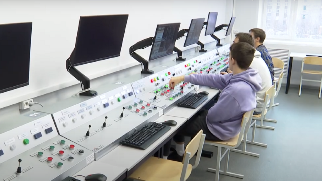 В Грязовце презентовали образовательный IT-Куб