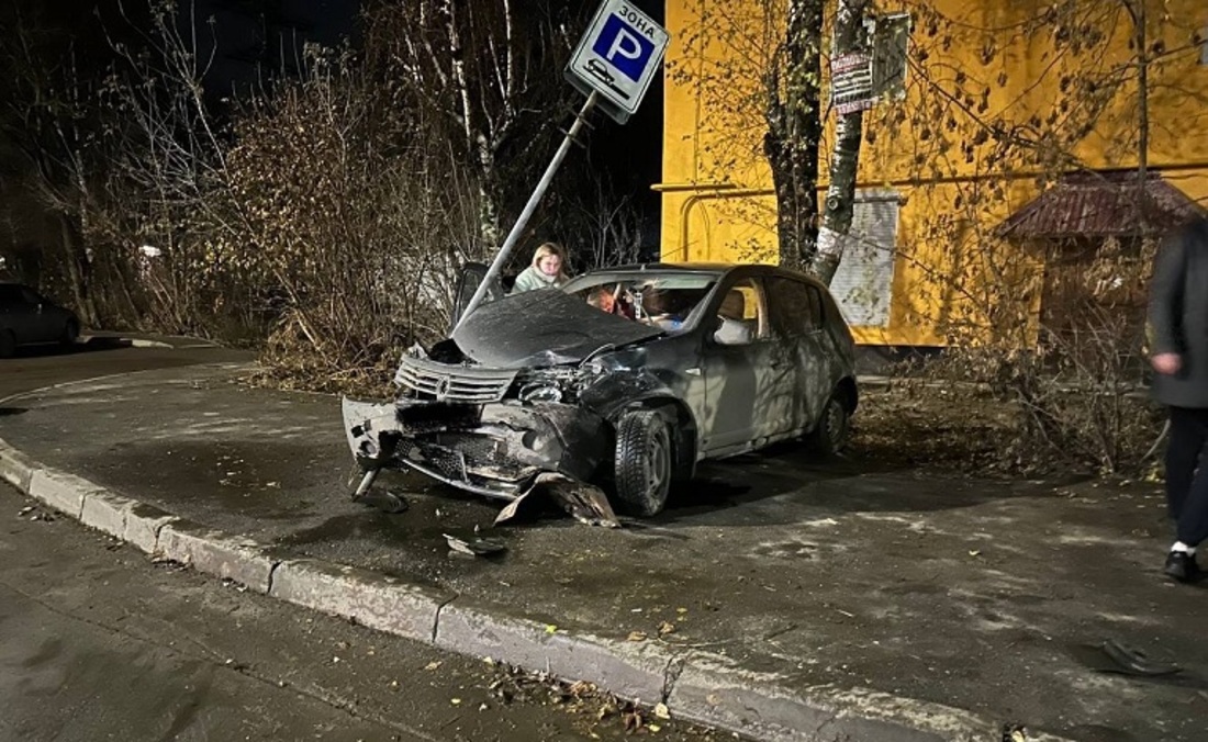 Жёсткое столкновение двух «легковушек» произошло в Вологде