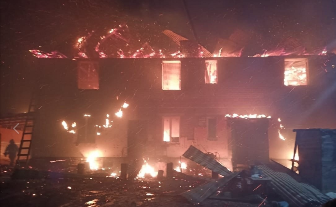 Вологодская семья с двумя детьми осталась без крыши над головой после пожара