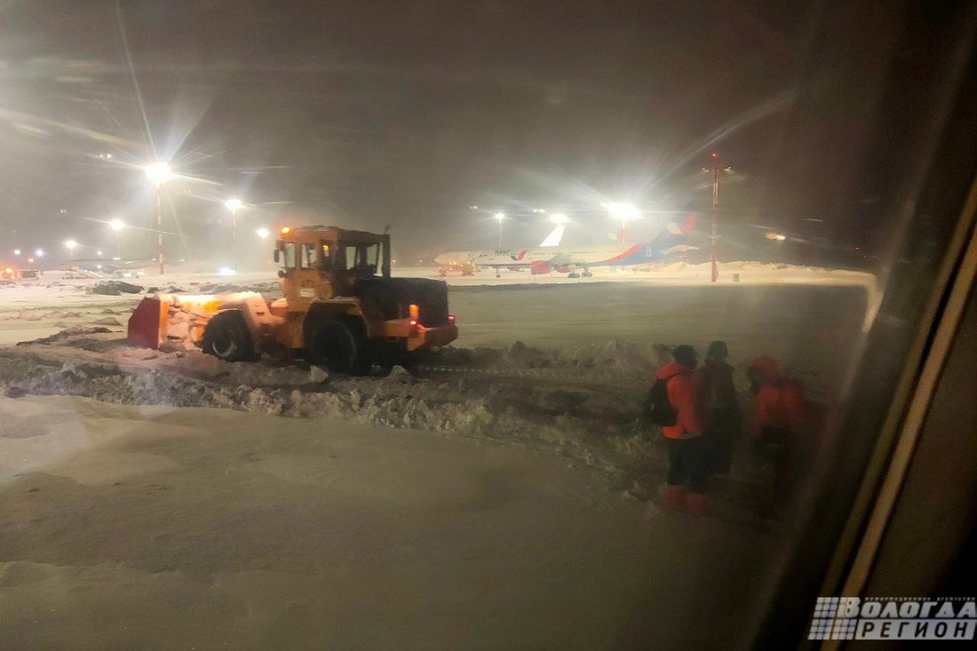 Авиарейс из Москвы в Вологду задержался на несколько часов из-за сильного снегопада