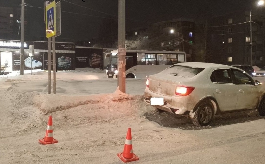 Иномарка на скорости сбила мужчину с коляской в Вологде