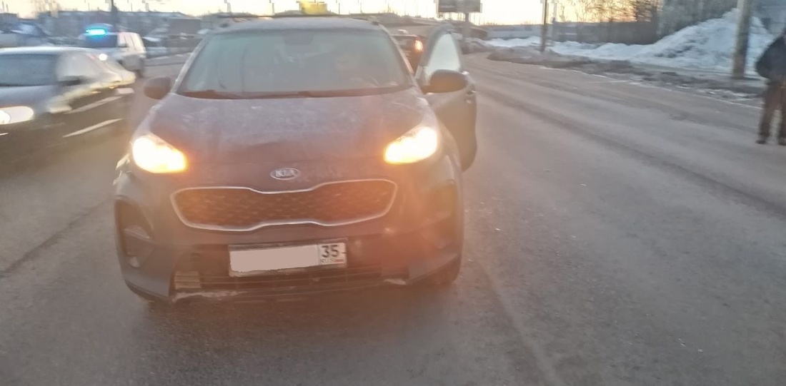 Молодой мужчина попал под колёса иномарки в Вологде