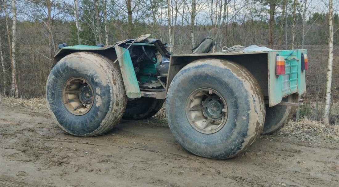 Снегоболотоход опрокинулся под Кирилловом