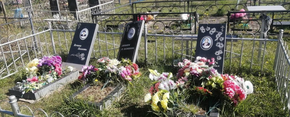 Неизвестные вандалы разгромили кладбище в Шекснинском районе