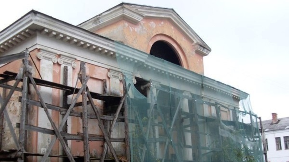 Больное место: здание бывшего кинотеатра «Родина» отремонтируют в Вологде