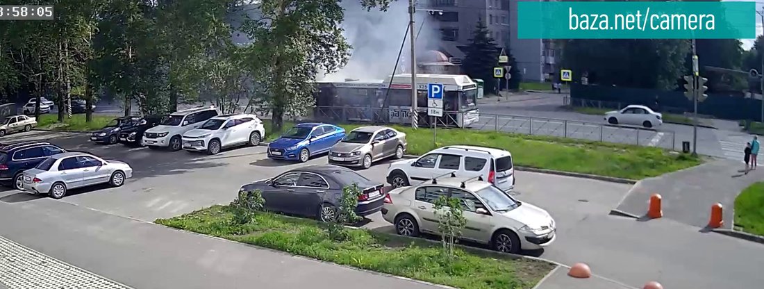 Пассажирский автобус загорелся на Окружном шоссе в Вологде