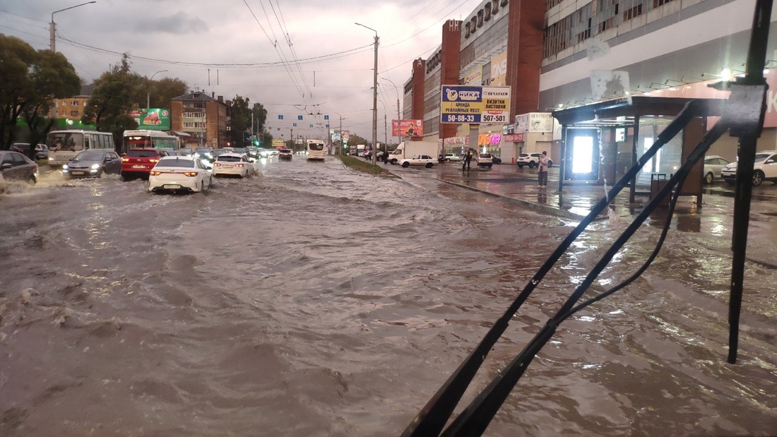 Вологодские улицы оказались под водой из-за сильных осадков