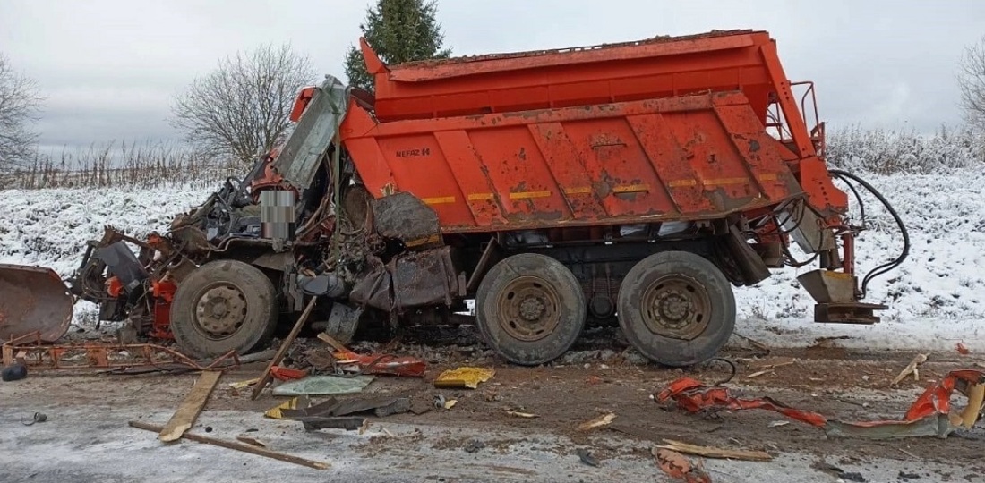 Водитель дорожной машины погиб в страшном ДТП в Бабушкинском округе 
