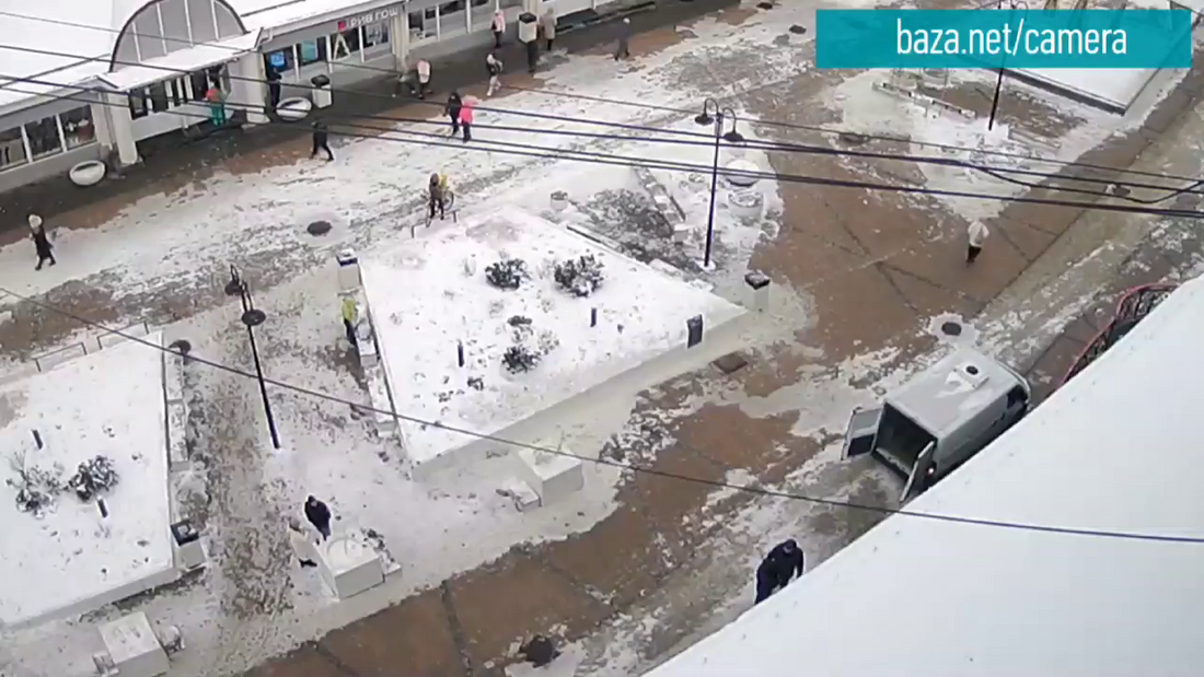 Мужчина трагически погиб на площади возле ЦУМа в Вологде: видео