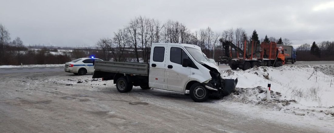 Пенсионер пострадал при столкновении КАМАЗа и «Газели» в Череповецком районе